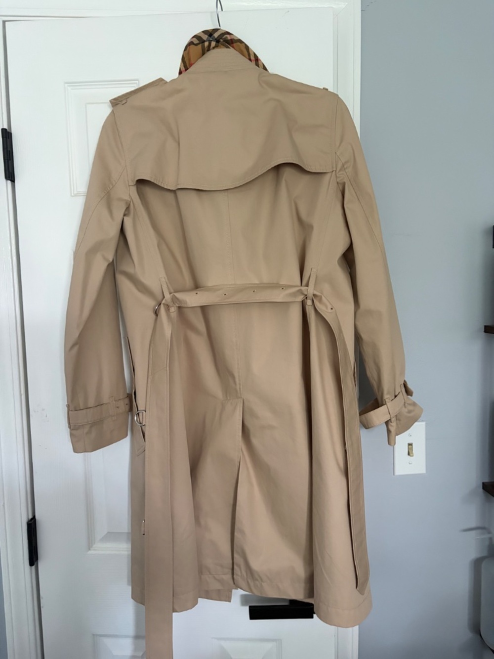 Burberry trench coat - Picture 7 of 11